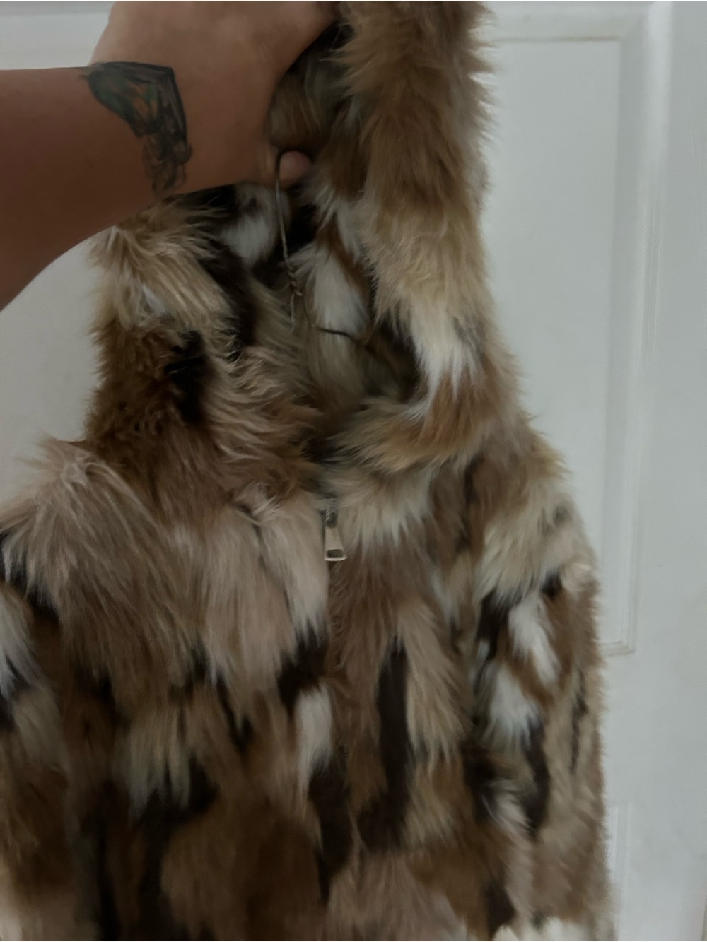 Akira Faux Fur Cropped Jacket in Multi-Tone Brown - Picture 4 of 12